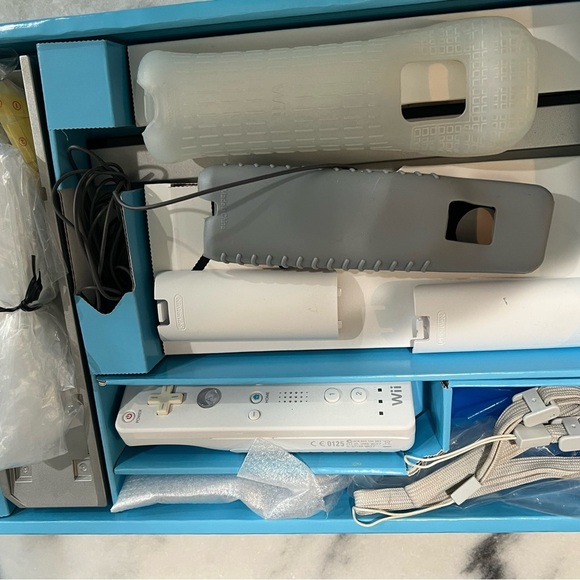 Nintendo Wii Wii Video Game Console Bundle Complete In Box - Picture 4 of 9